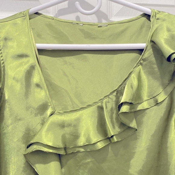 SATINY green luxurious sleeveless top. Asymmetrical neckline. XL
C - Picture 4 of 10